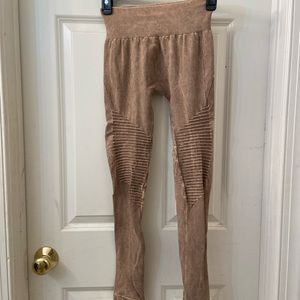 Three Bird Nest boho tan ribbed leggings. Size small.